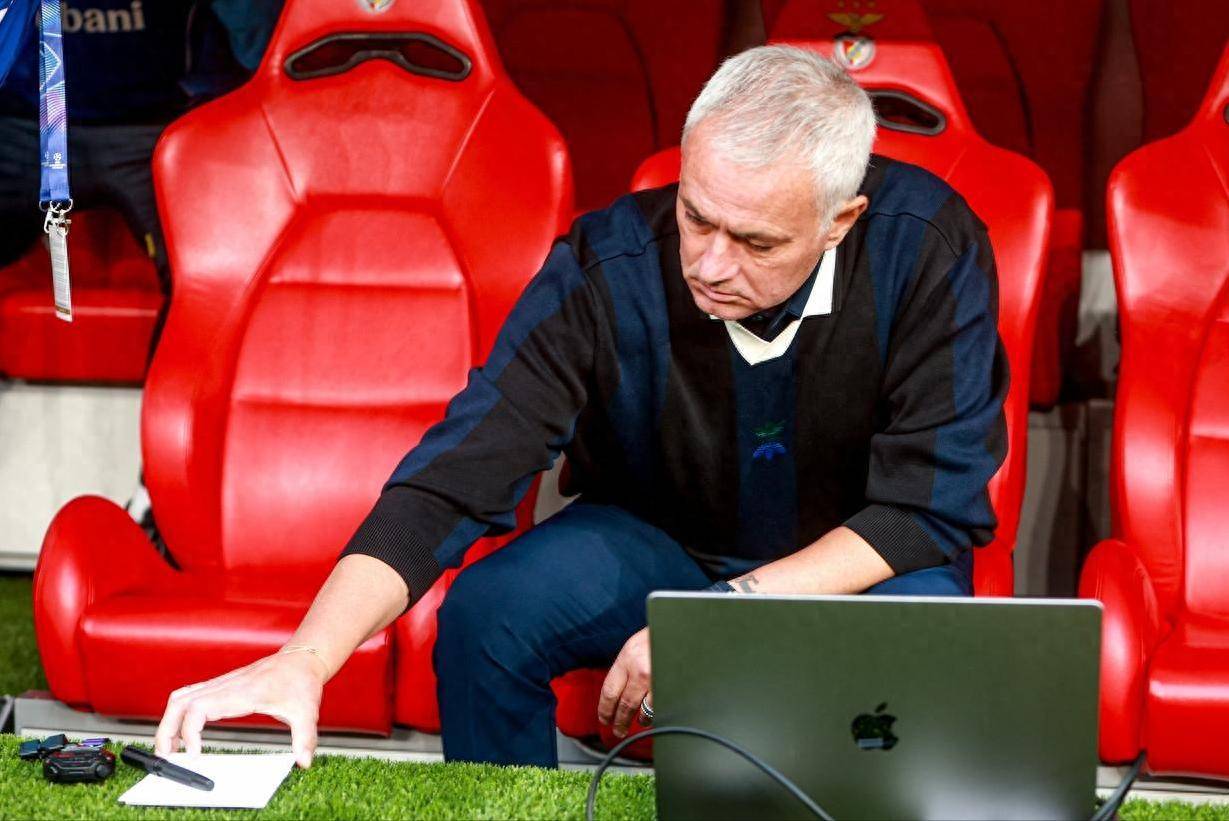 穆里尼奥沦为平庸 费内巴切0-1本菲卡连续2赛季无缘欧冠 0次射正